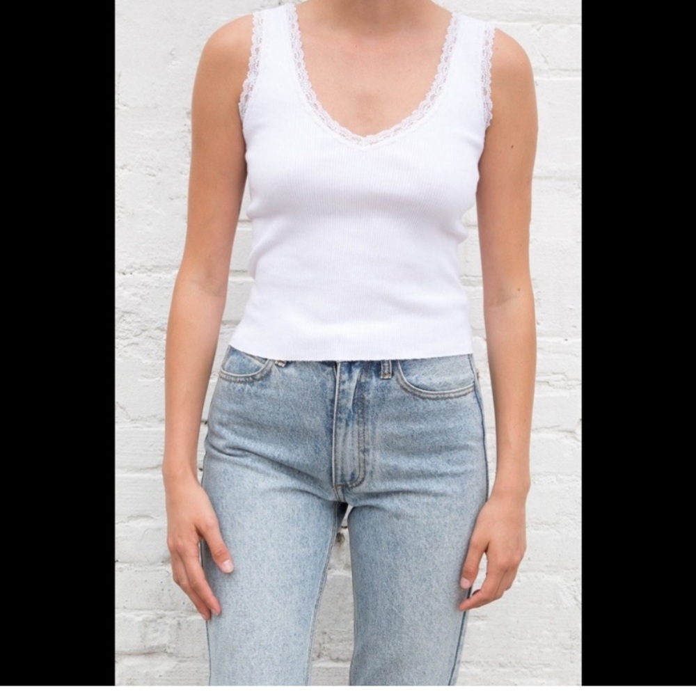 RONNIE V-NECK LACE Tank Brandy Melville